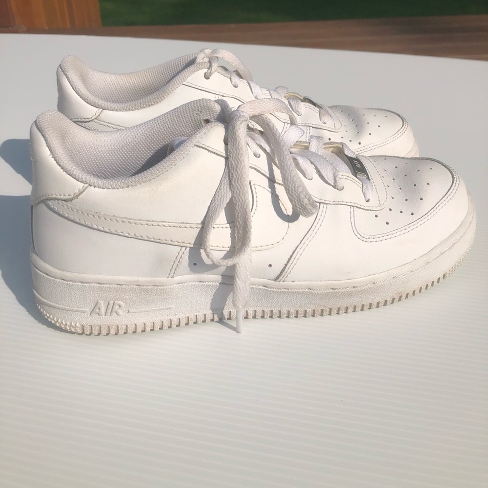 NIKE AIR FORCE ONE SIZE 7Y
